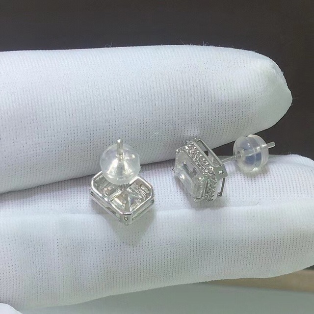 moissanite【合計2カラット 】輝くモアサナイト  ピアス　K18PG