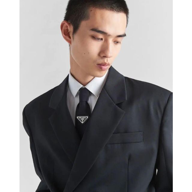 PRADA】プレートロゴ ネクタイ Re-Nylon(ブラック) インターネット