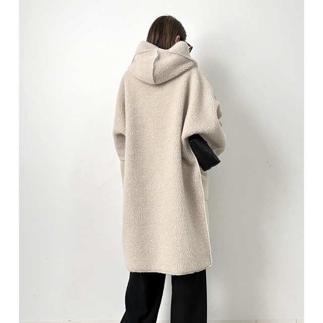 アパルトモン　ルーアンドレア　Mouton Fake Hood Coat