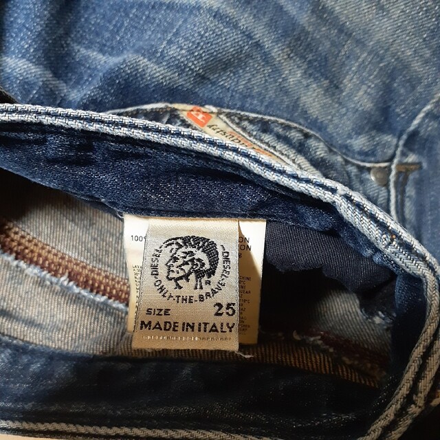 DIESEL(ディーゼル)のDIESEL👖ストレートデニム レディースのパンツ(デニム/ジーンズ)の商品写真