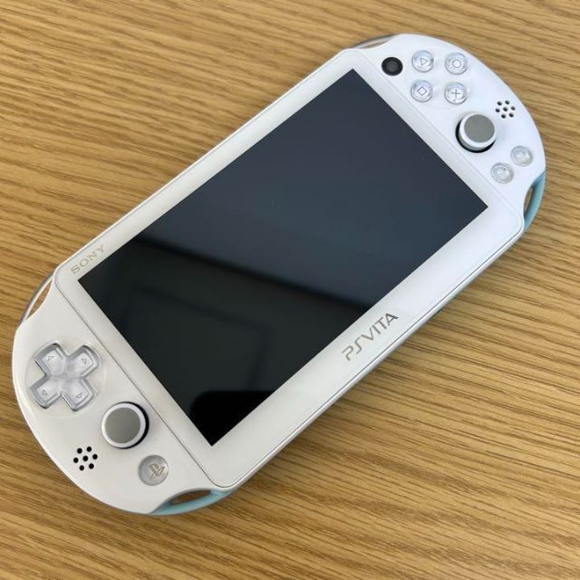 大特価!!】 PlayStation®Vita PCH-2000 ライトブルー ホワイト