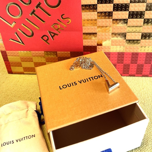新品】Louis Vuitton ルイ ヴィトン エッセンシャルV ネックレス