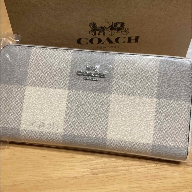 COACH(コーチ)の新品未使用　コーチ　長財布 レディースのファッション小物(財布)の商品写真