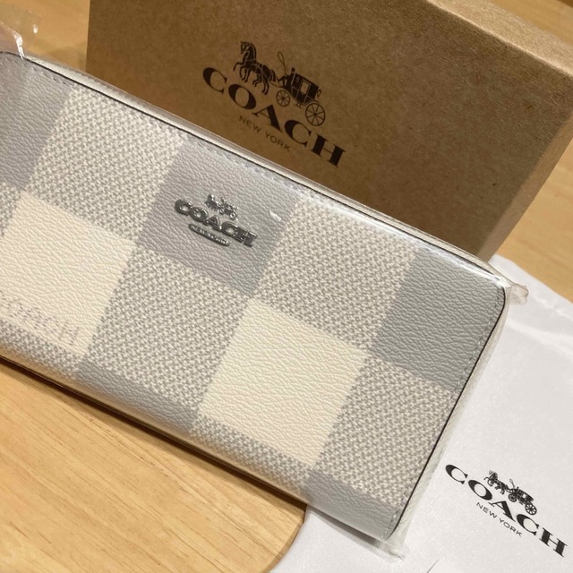 COACH(コーチ)の新品未使用　コーチ　長財布 レディースのファッション小物(財布)の商品写真