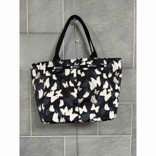 レスポートサック(LeSportsac)の《美品》Lesportsac Small EveryGirl Tote 蝶(トートバッグ)