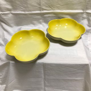 ルクルーゼ(LE CREUSET)のル・クルーゼ フラワー ディッシュ  黄色　２枚(食器)