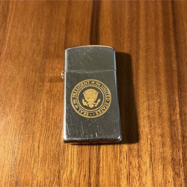 ZIPPO(ジッポー)のジッポー　zippo アメリカ大統領紋章 スリムジッポー メンズのファッション小物(タバコグッズ)の商品写真