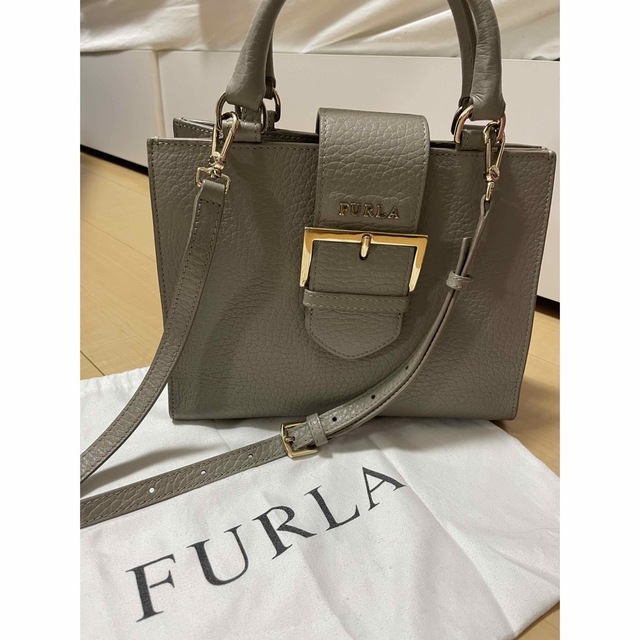 FURLA シボ革　ハンドバッグ　レザー　グレー