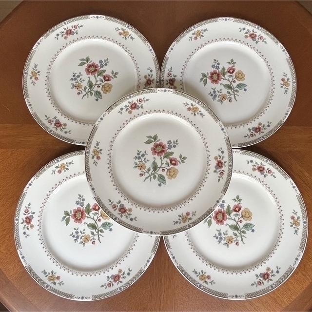 Royal Doulton(ロイヤルドルトン)の【美品】英国製　ロイヤルドルトン★キングスウッド★ディナー皿5枚とおまとめ インテリア/住まい/日用品のキッチン/食器(食器)の商品写真