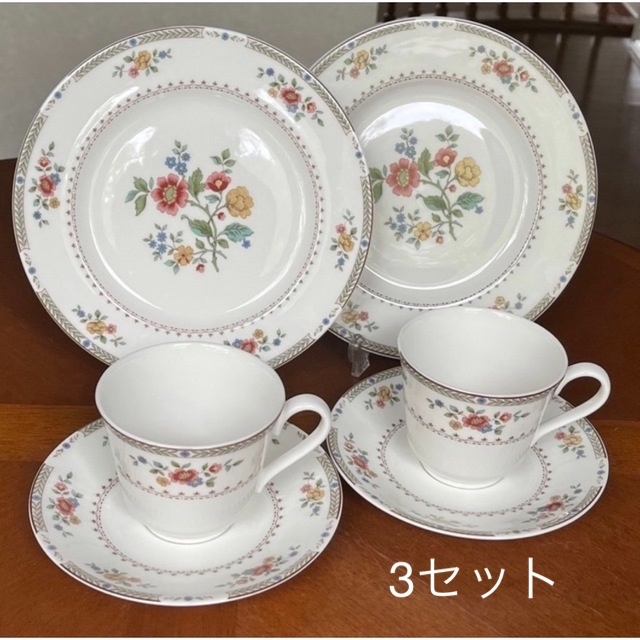 Royal Doulton(ロイヤルドルトン)の【美品】英国製　ロイヤルドルトン★キングスウッド★ディナー皿5枚とおまとめ インテリア/住まい/日用品のキッチン/食器(食器)の商品写真