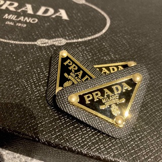 プラダ(PRADA)のPRADA プラダ ロゴプレート ブラック ゴールド 黒 金 1個(その他)