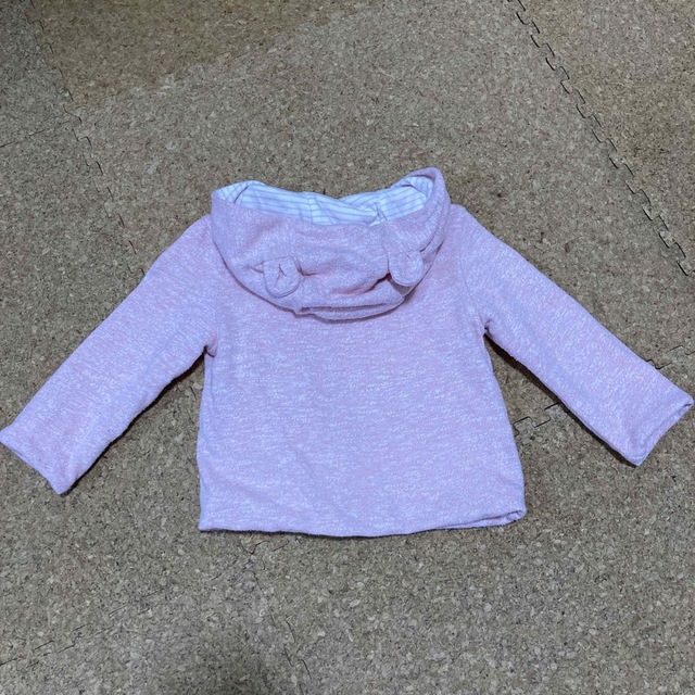 GAP(ギャップ)のギャップ　女の子用パーカー　80cm キッズ/ベビー/マタニティのベビー服(~85cm)(ジャケット/コート)の商品写真