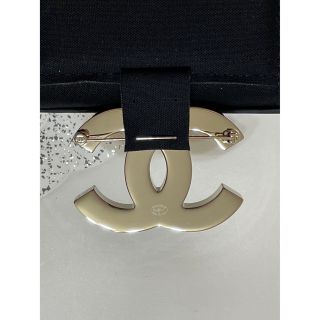 CHANEL - CHANEL シャネル ブローチ ココマーク ホワイト ブラック 白