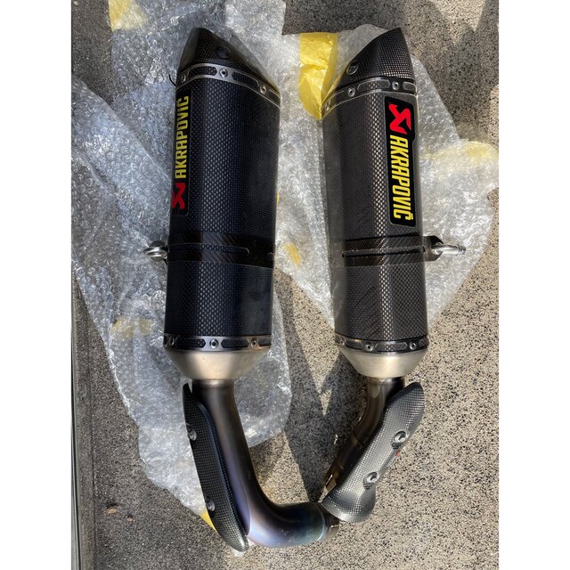 今季ブランド アクラポビッチ スリップオンマフラー ヤマハ YZF-R1 08