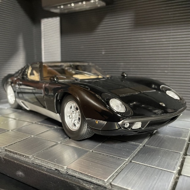 ミニカー絶版未展示品　京商1/18 ランボルギーニ ミウラP400 Black