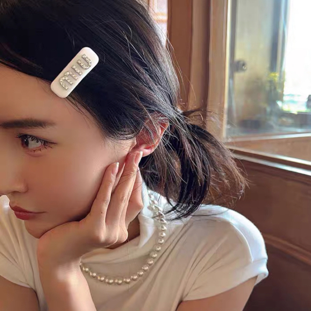 ミュウミュウ miumiu ヘアクリップ ピンク バレッタ - ヘアピン