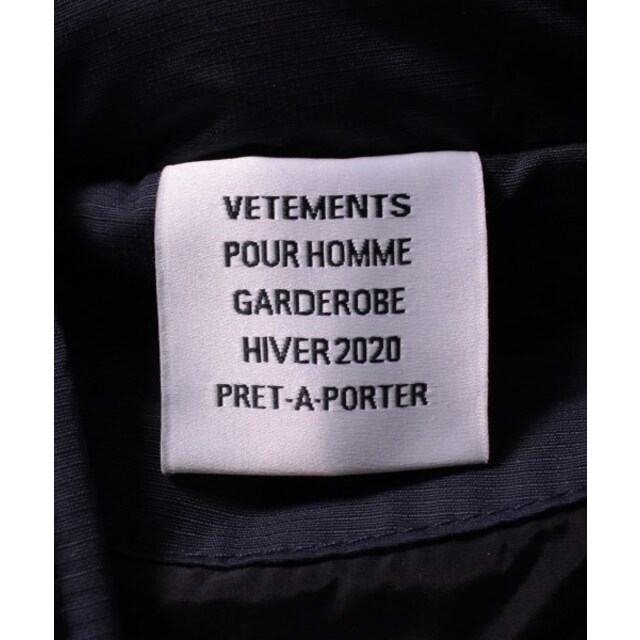 VETEMENTS(ヴェトモン)のVETEMENTS ヴェトモン ダウンジャケット/ダウンベスト M 紺 【古着】【中古】 メンズのジャケット/アウター(ダウンジャケット)の商品写真