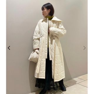 FRAY I.D のサスティナブルキルティングコート-