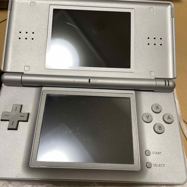 ニンテンドーDS(ニンテンドーDS)のニンテンドーDS本体とソフト2本セット エンタメ/ホビーのゲームソフト/ゲーム機本体(携帯用ゲーム機本体)の商品写真