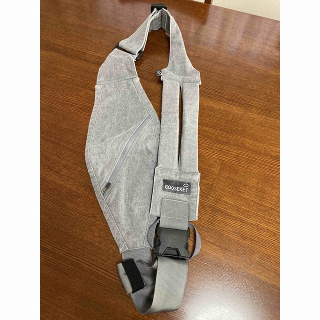 GOOSEKET(グスケット)のグスケット Gooseket Toddler Sling グレー キッズ/ベビー/マタニティの外出/移動用品(抱っこひも/おんぶひも)の商品写真