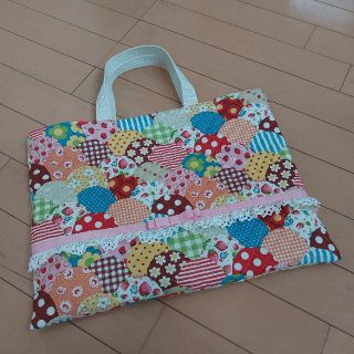 ★いちぢくタルトハンドメイド★いちご花柄水玉チェック柄　レッスンバッグ　手提げ(バッグ/レッスンバッグ)