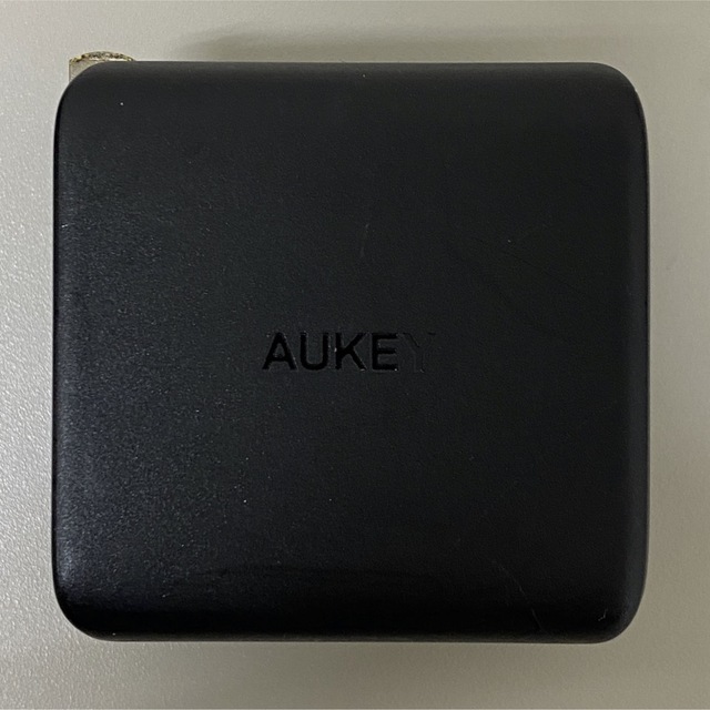 AUKEY PD対応 65W USB C 急速充電器 PA-B4【中古】 スマホ/家電/カメラのスマートフォン/携帯電話(バッテリー/充電器)の商品写真