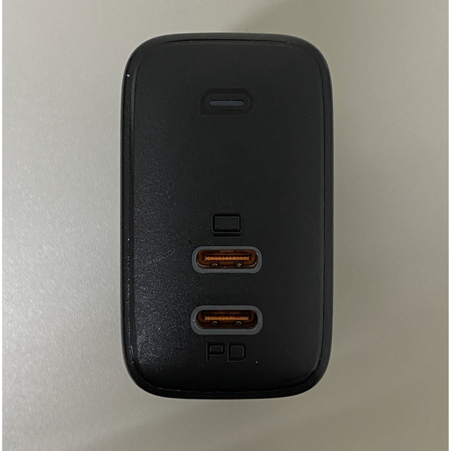 AUKEY PD対応 65W USB C 急速充電器 PA-B4【中古】 スマホ/家電/カメラのスマートフォン/携帯電話(バッテリー/充電器)の商品写真