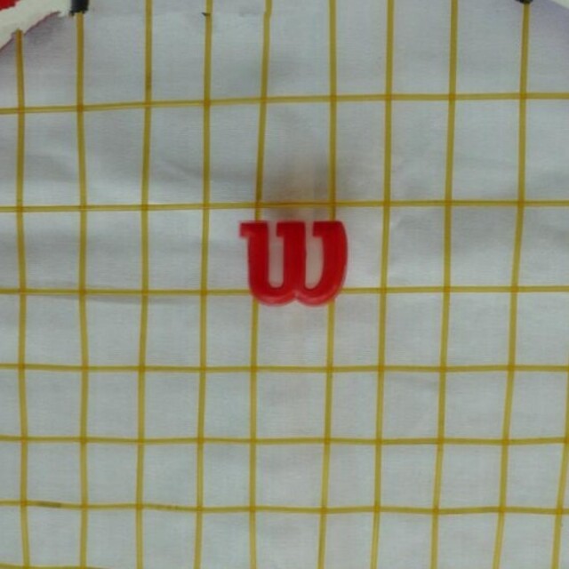 wilson(ウィルソン)の新品　テニス　アクセサリー　ウィルソン　振動止め　レッド　ウェア スポーツ/アウトドアのテニス(ラケット)の商品写真