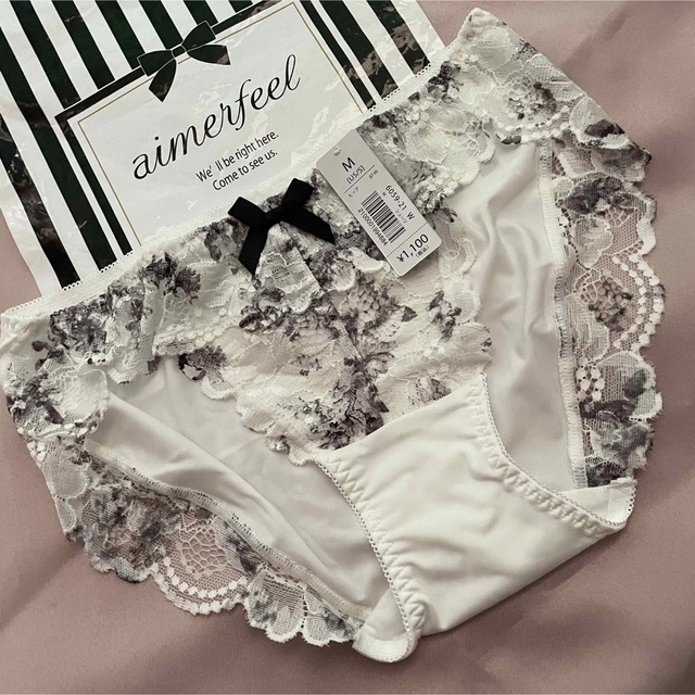 aimer feel - 新品❤️エメフィール 花柄 白黒 カシュクール 脇 aimer feel - 新品❤️エメフィール 花柄 白黒 カシュクール 脇