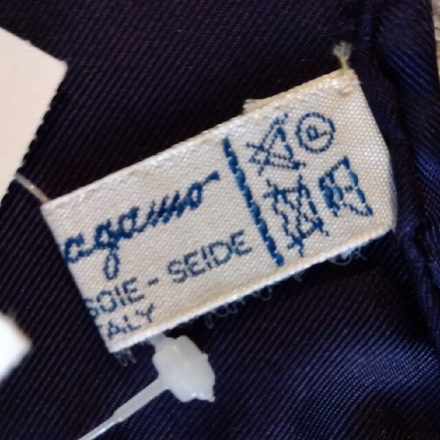 Salvatore Ferragamo(サルヴァトーレフェラガモ)のフェラガモ　シルク　大判スカーフ　靴柄 レディースのファッション小物(バンダナ/スカーフ)の商品写真