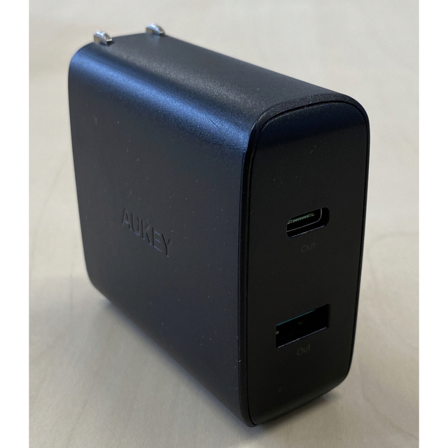 AUKEY 46W PD対応急速充電器 PA-Y10 USB-C/A【中古】 スマホ/家電/カメラのスマートフォン/携帯電話(バッテリー/充電器)の商品写真