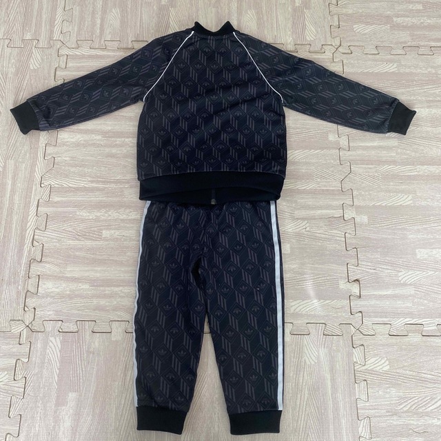 adidas(アディダス)のアディダス　セットアップ　90 キッズ/ベビー/マタニティのキッズ服男の子用(90cm~)(ジャケット/上着)の商品写真