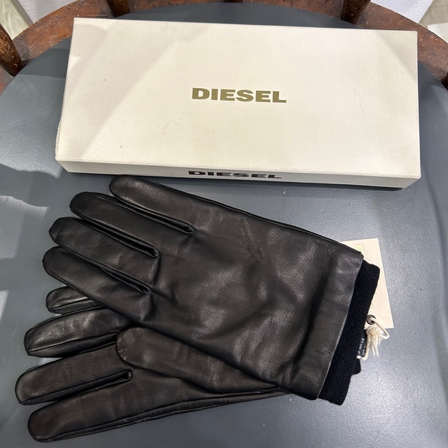 DIESEL(ディーゼル)のdiesel レザー手袋 メンズのファッション小物(手袋)の商品写真