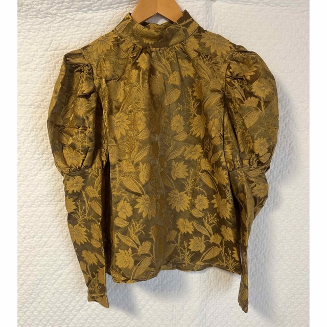 mame(マメ)のERiKO KATORi flower jaquard puffsleeve  レディースのトップス(シャツ/ブラウス(長袖/七分))の商品写真