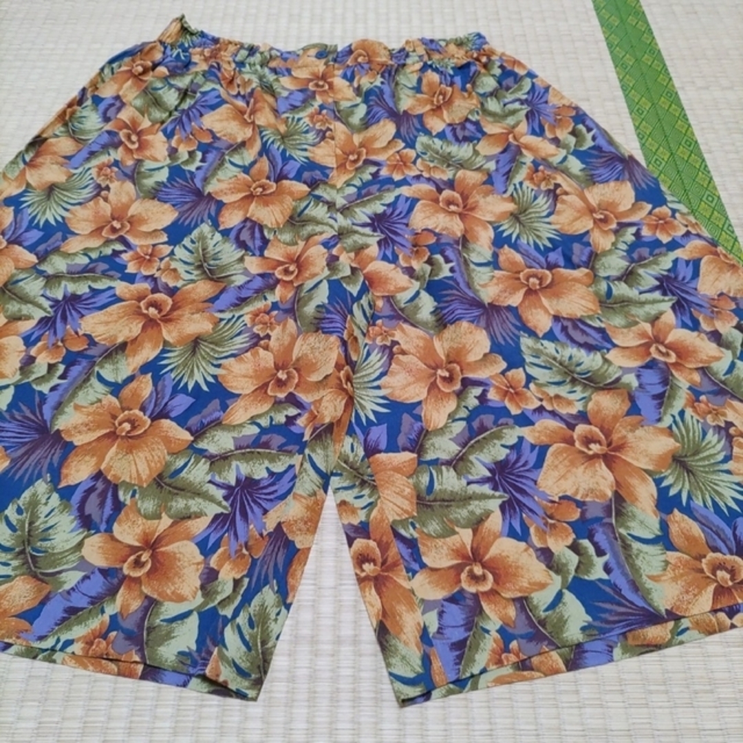 花柄キュロットスカート　ベルト付 レディースのパンツ(キュロット)の商品写真