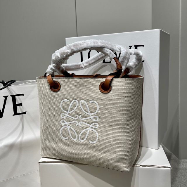 使い勝手の良い】 LOEWE - 新品‼️LOEWE ロエベ アナグラム ジャガード