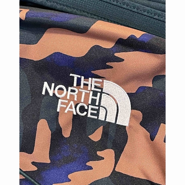 THE NORTH FACE(ザノースフェイス)の新品未使用 ノースフェイス ジェスター バックパック 迷彩28l カモフラ 総柄 メンズのバッグ(バッグパック/リュック)の商品写真