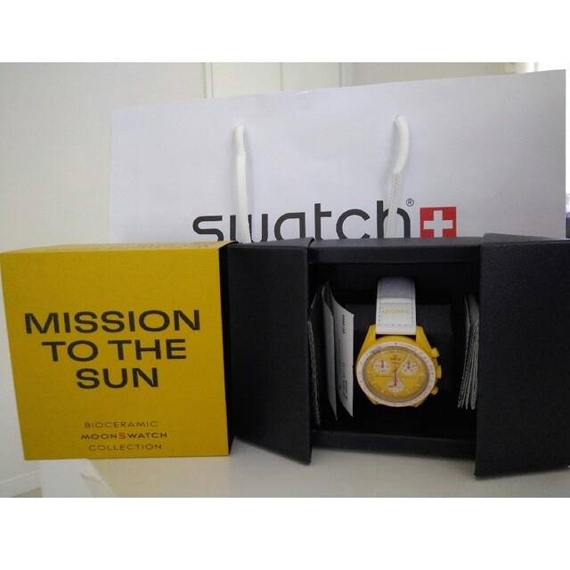 swatch(スウォッチ)のスウォッチ　オメガ　新品　未使用　ミッショントゥザサン　イエロー メンズの時計(腕時計(アナログ))の商品写真