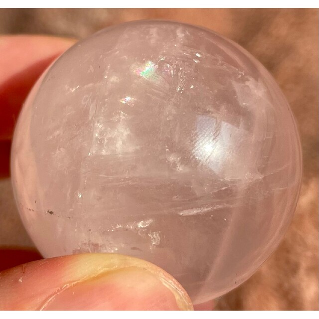 ローズクォーツ クリスタル 虹入 丸玉 紅水晶 紅石英 薔薇石英 天然石 置物