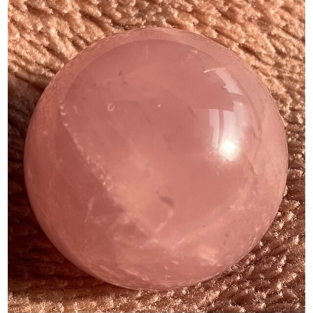 ローズクォーツ クリスタル 虹入 丸玉 紅水晶 紅石英 薔薇石英 天然石 置物