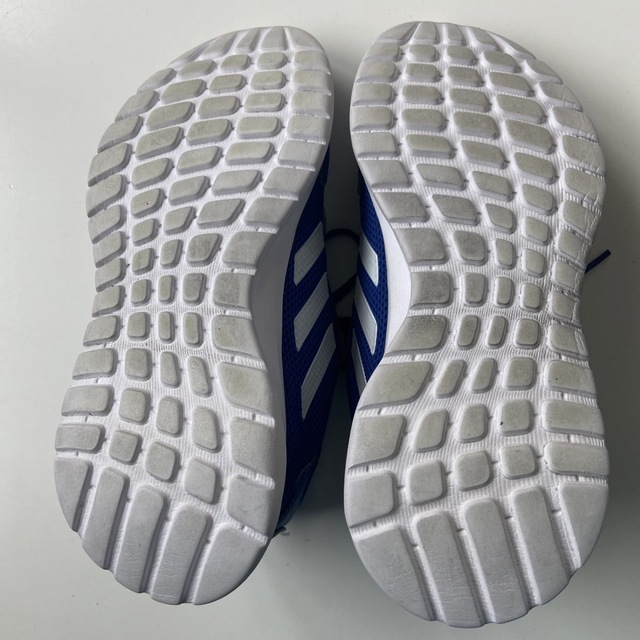 adidas(アディダス)のアディダス　スニーカー　22センチ キッズ/ベビー/マタニティのキッズ靴/シューズ(15cm~)(スニーカー)の商品写真
