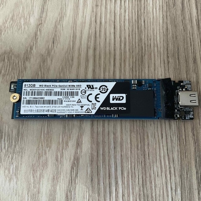 ウエスタンデジタル NVMe SSD 512GB ケース付き