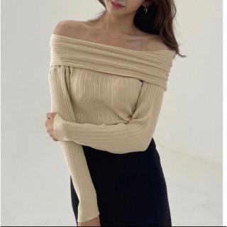 アニュアンス(ánuans)のlovan elegant off shoulder knit "ivory" (ニット/セーター)