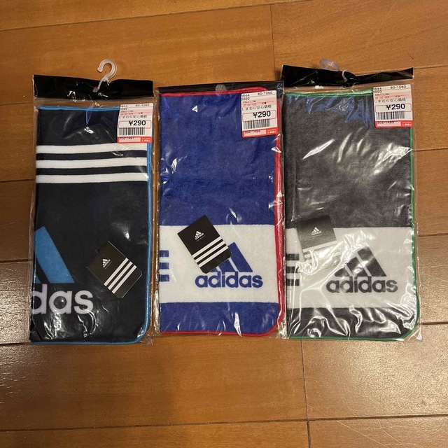 adidas(アディダス)の新品　アディダスタオルハンカチ キッズ/ベビー/マタニティのこども用ファッション小物(その他)の商品写真