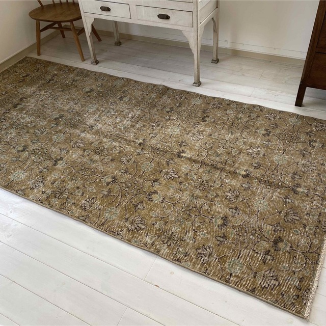 vintage rug, 182