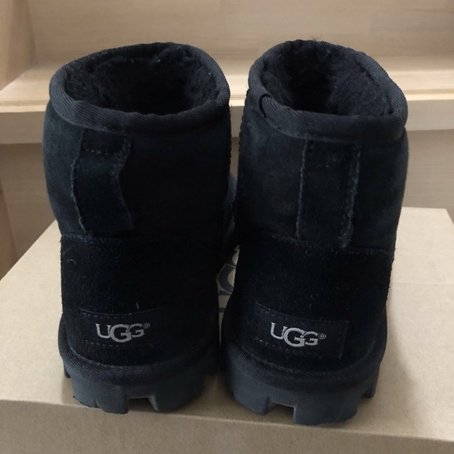 店内着用5回程度UGG W ESSENTIAL MINI シープ ムートン