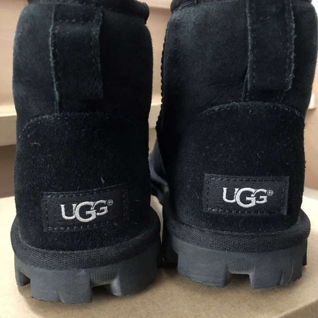 店内着用5回程度UGG W ESSENTIAL MINI シープ ムートン