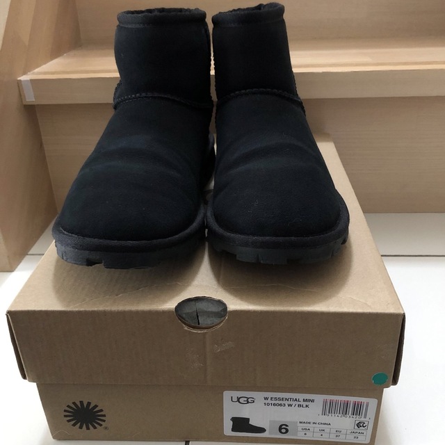 店内着用5回程度UGG W ESSENTIAL MINI シープ ムートン 公式の店舗