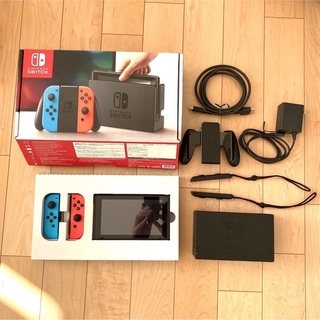 ニンテンドースイッチ(Nintendo Switch)のNintendo Switch本体とカセット1つ(家庭用ゲーム機本体)
