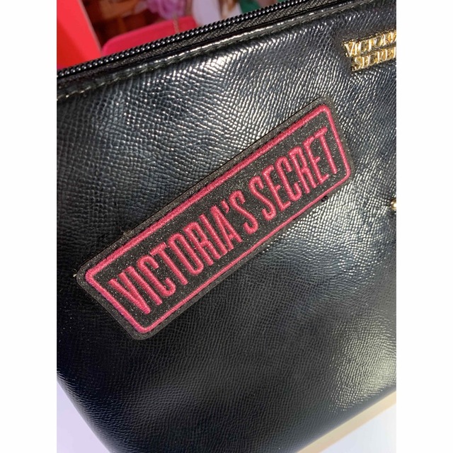 Victoria's Secret(ヴィクトリアズシークレット)のクラッチバッグ（合皮、パッチ、スタッズ） Victoria's Secret レディースのバッグ(クラッチバッグ)の商品写真